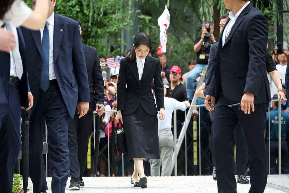 South Korea's former first lady 'sorry' about graft investigation